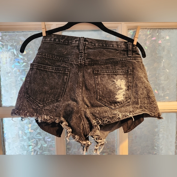Forever 21 High-Waisted Distressed Black Jean Shorts - Picture 2 of 6